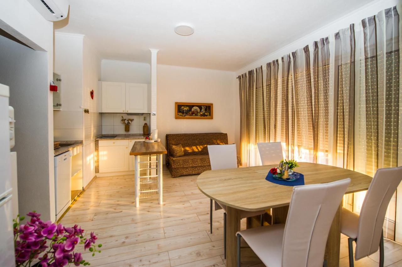 Apartments Nino Podstrana Bagian luar foto